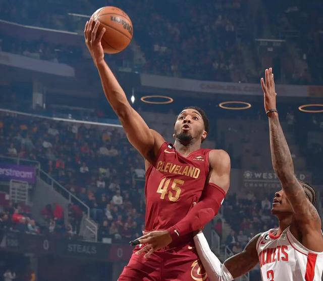 火箭准备用探花签和首轮选秀权换取球星加强阵容