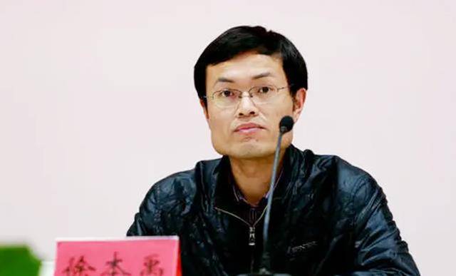 那位感动中国的支教老师,曾刺痛大众眼睛,已任县领导近3年