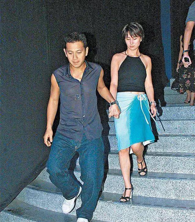 何超琼和许晋亨两个人像朋友而不是伴侣,她们艰难的维持着两人的婚姻