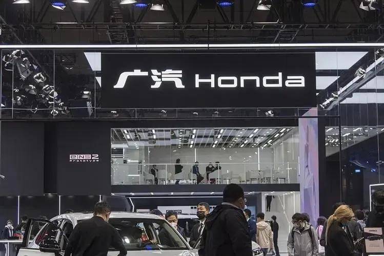 公开资料显示,目前担任广汽本田执行副总经理的李进,曾先后在广汽长丰