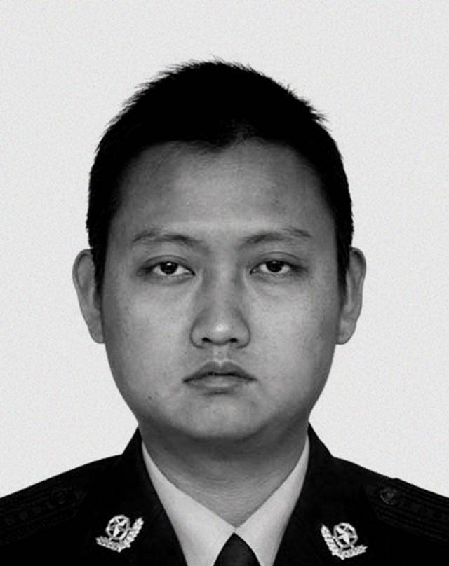 28年前,那个在警察父亲葬礼上哭泣的小男孩,也牺牲在办案现场!