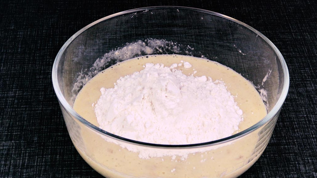 面粉和香蕉还可以这样做着吃,比馒头简单比面包好吃,营养又健康