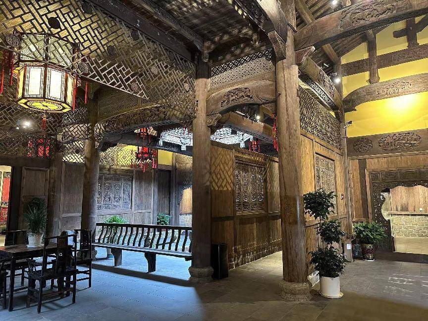 羊峰卫-土司府:千年历史重现,璀璨文化吸引游客