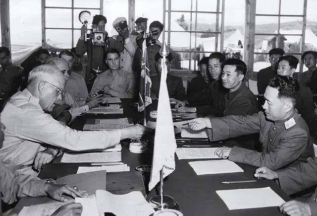 西方为何不敢惹怒中国,上世纪两场对外战争,见证了中国崛起