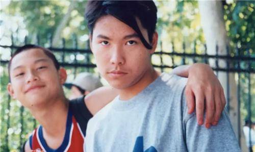 他19岁含冤入狱,22岁躺母亲怀里去世,后靠一首遗作打败周杰伦