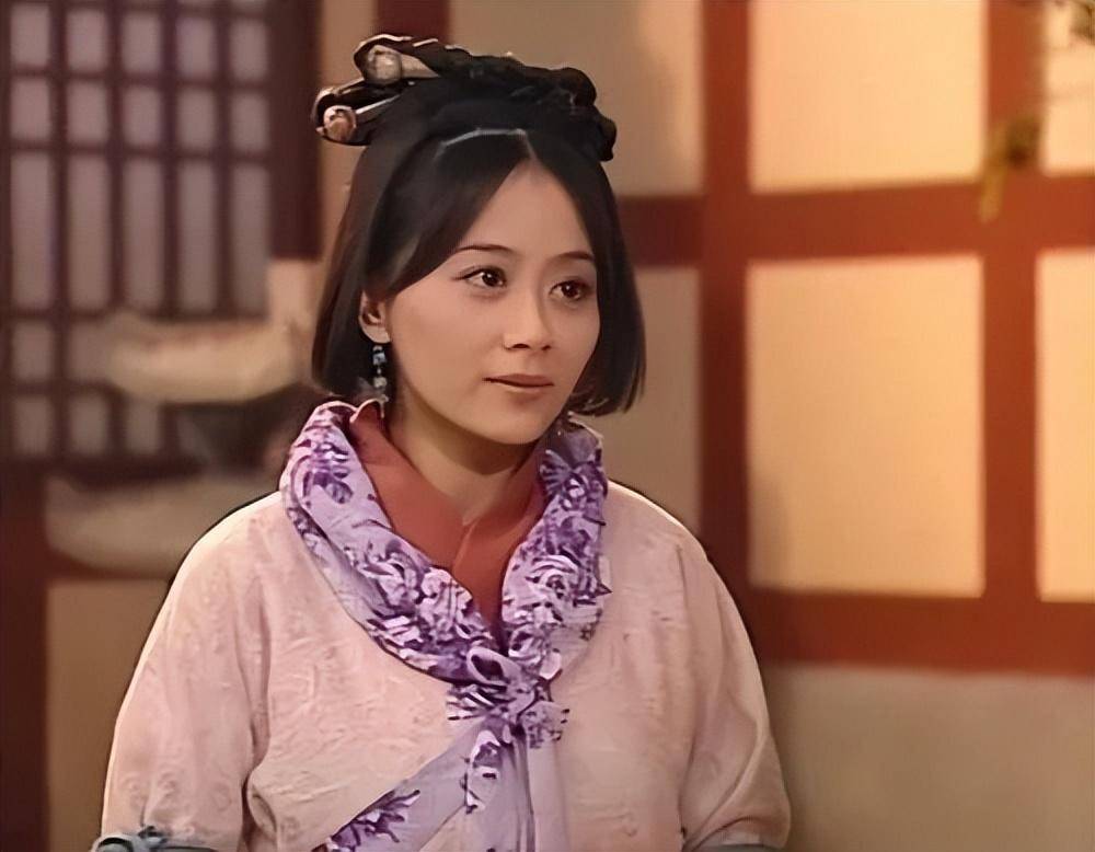 《无名天使》里面,其实算是三女主的大群戏,但是观众普遍更喜欢佘诗曼