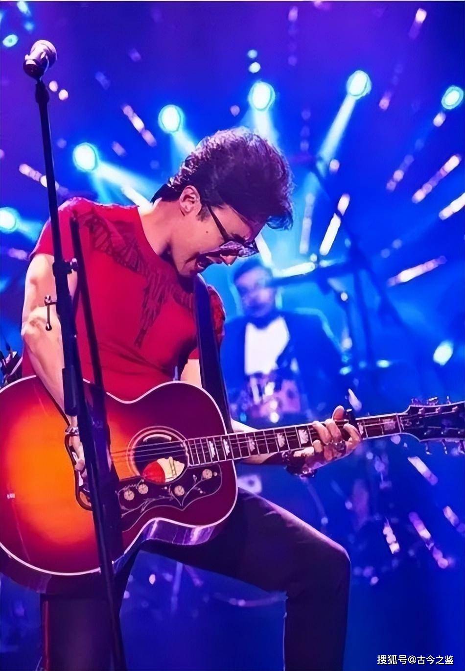 二婚的聂远,三婚的汪峰,四婚的许亚军,没赢过八婚的他!