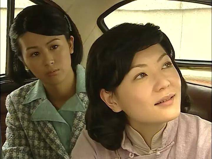 2007年最后一部当主角的电视剧《兰花劫》里面,唐宁饰演三姐妹里面最
