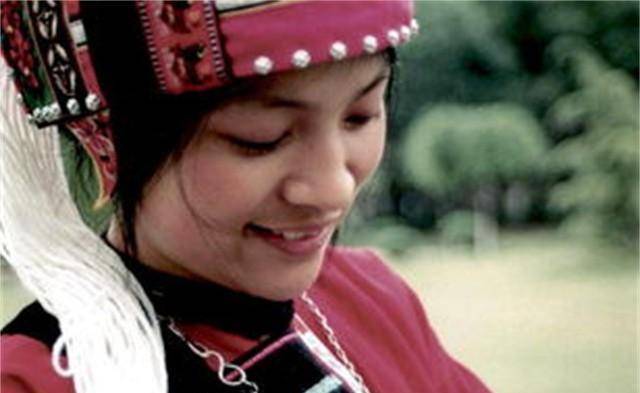 面与小三互诉爱意,她不阻止,反倒建议接来一起生活_顾城_谢烨_李英