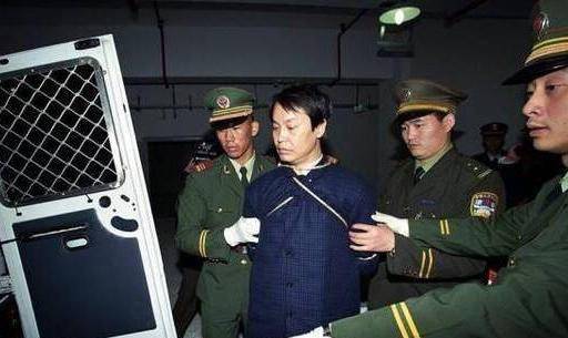 钞车后,没过多长时间就被香港的警方给缉捕归案了,可是,令世人所大跌