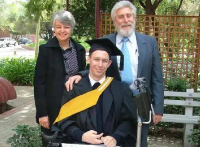 谁都想象不到,从前那个活泼开朗,优秀的马丁会变成现在这样.