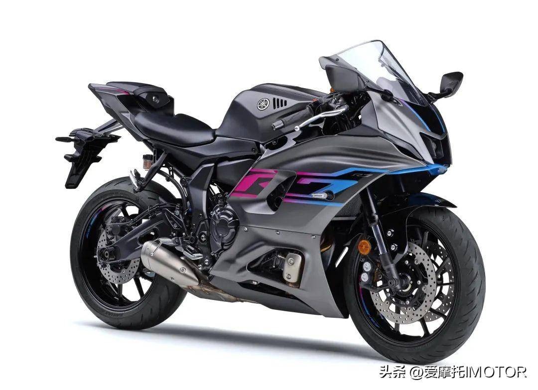 雅马哈并非首次使用半自动变速系统,早在2006 年yamaha 就曾在fjr1300