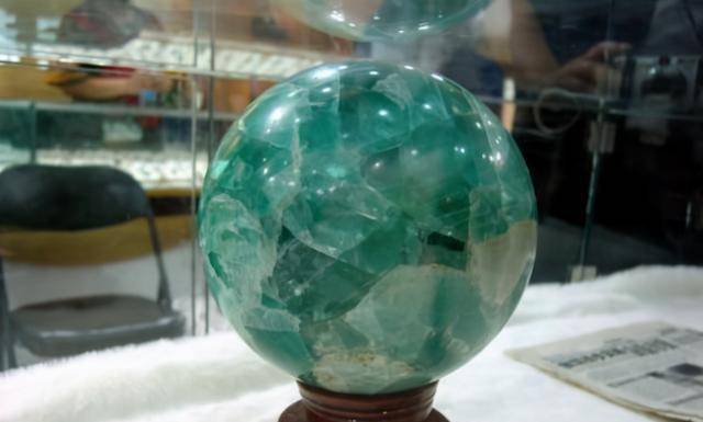 陕西男子赵社良,挖到6吨重夜明珠,专家估22亿,今却变"路灯"