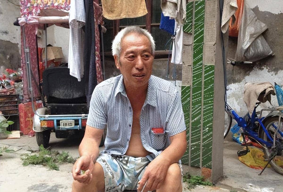 河南农民因杀害情敌锒铛入狱,服刑11年后,"死者"神奇复活回村