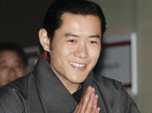 不丹五世国王,17岁时求婚7岁女孩,13年后终于抱得美人归_吉格梅·凯