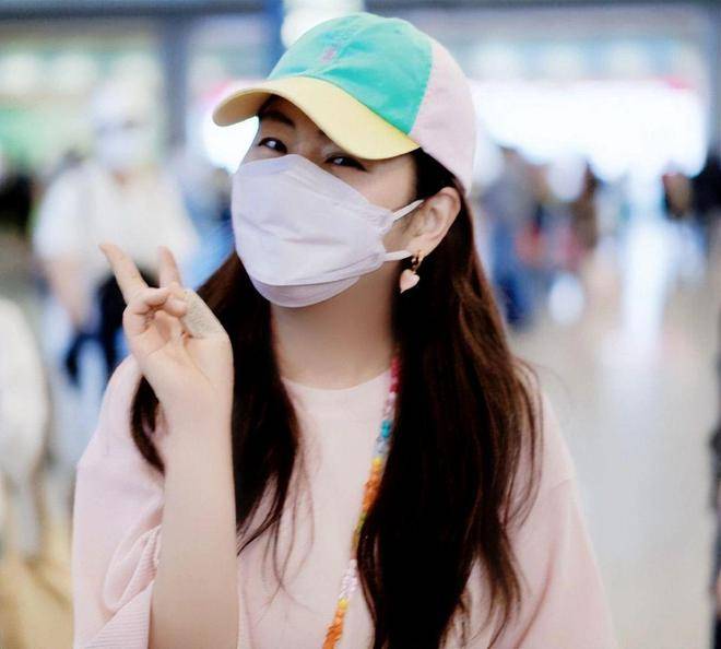 任家萱态度未明,新综宣传骤减引争议,艺人立场成焦点