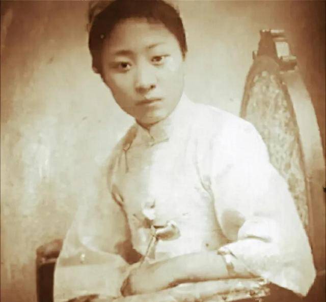 卢小嘉打了黄金荣之后,有没有遭到报复,其下场如何?