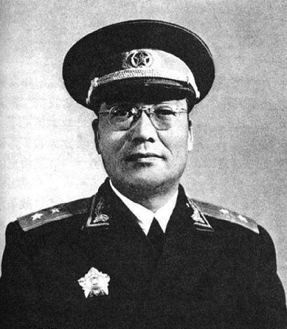 韩练成是宁夏固原人,出生于1909年,早期曾在冯玉祥的西北军中任职
