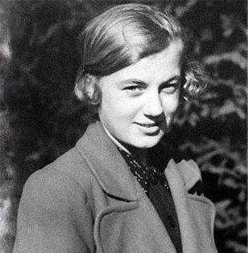 70岁娶30岁保姆,儿子跟他13年不见面,诞下一子后,父子关系缓和