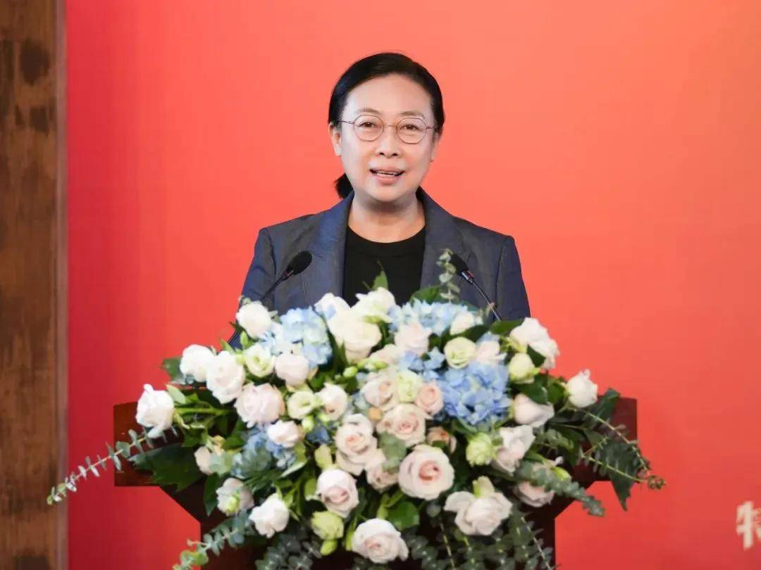 北京京剧院院长秦艳合影留念5月25日,26日,北京京剧院"寻梦·承泽"