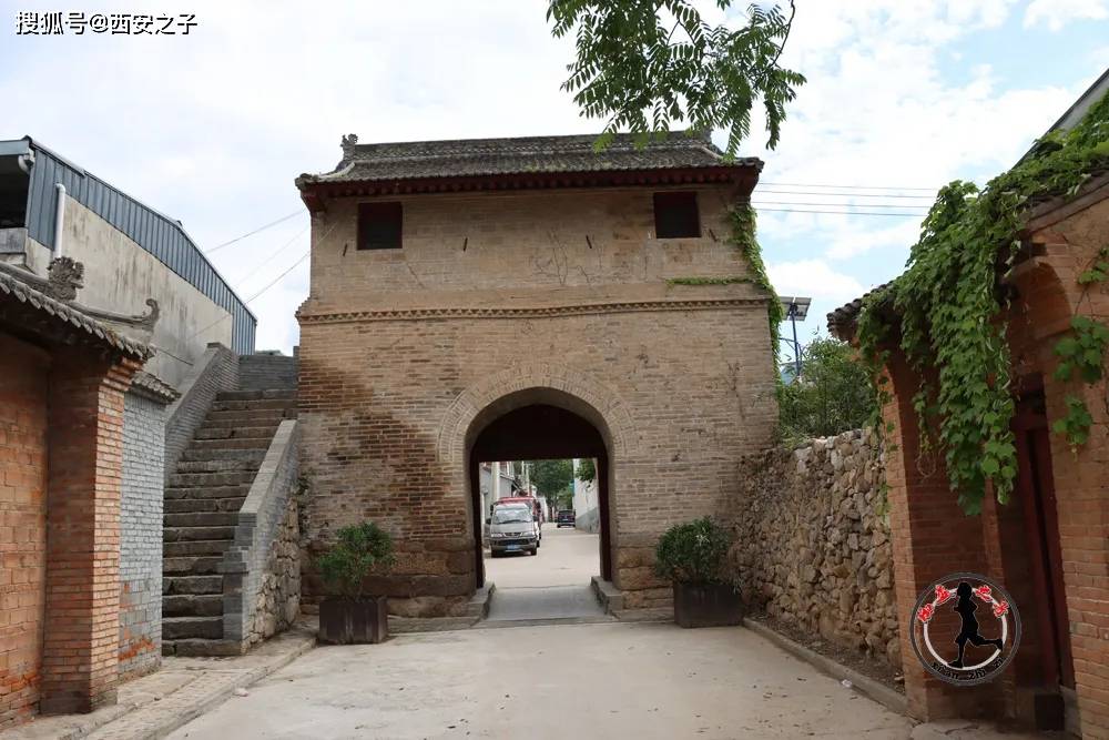 豆角村里没豆角,有老柏树,石头爷,老城门楼子_西安_文保_古柏