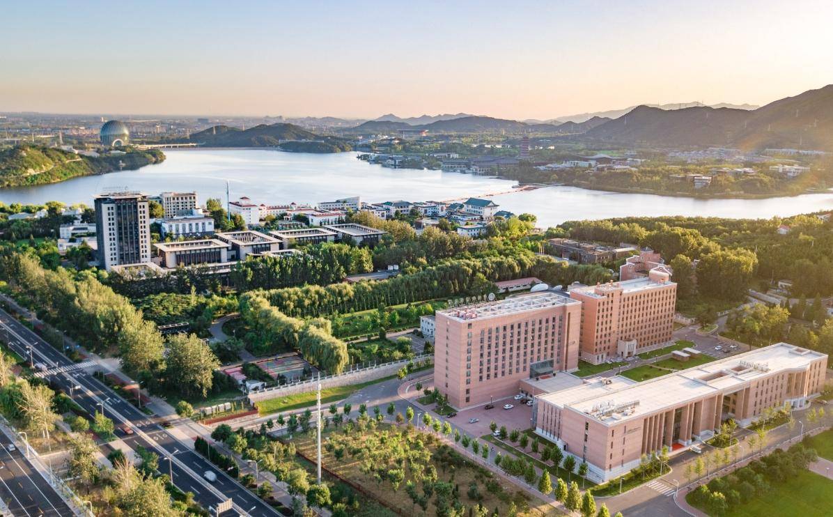 该校起源于1963年,1978年正式建校,2012年更名为中国科学院大学,2014