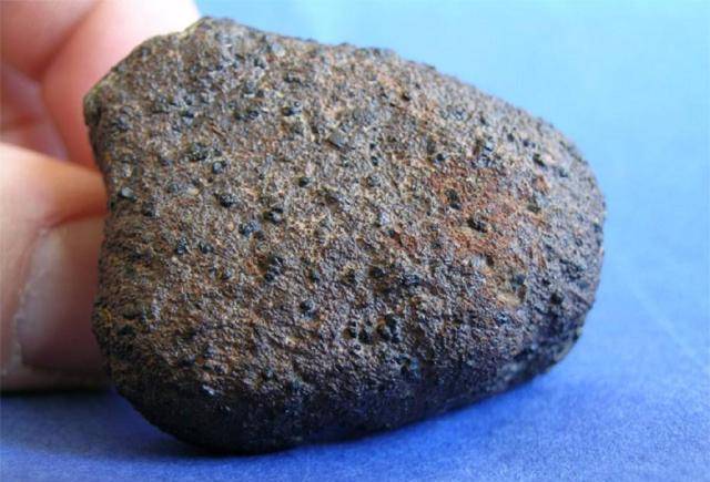 世界上唯一被陨石击中的人,引发陨石归属争议,陨石属于谁?