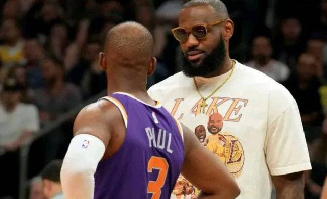 湖人队会得到西蒙·保罗和2024年的二轮选秀权,而勇士队则将获得