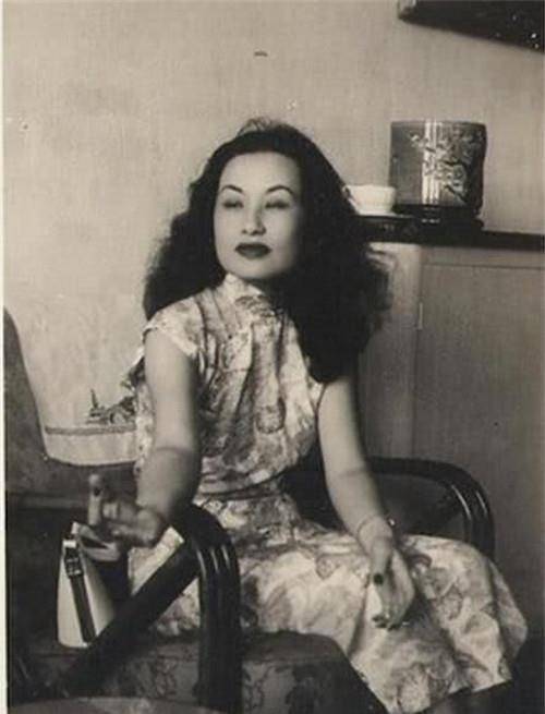 丈夫出轨,妻子挺大肚子也要离婚,净身出户后打拼成家喻户晓名人