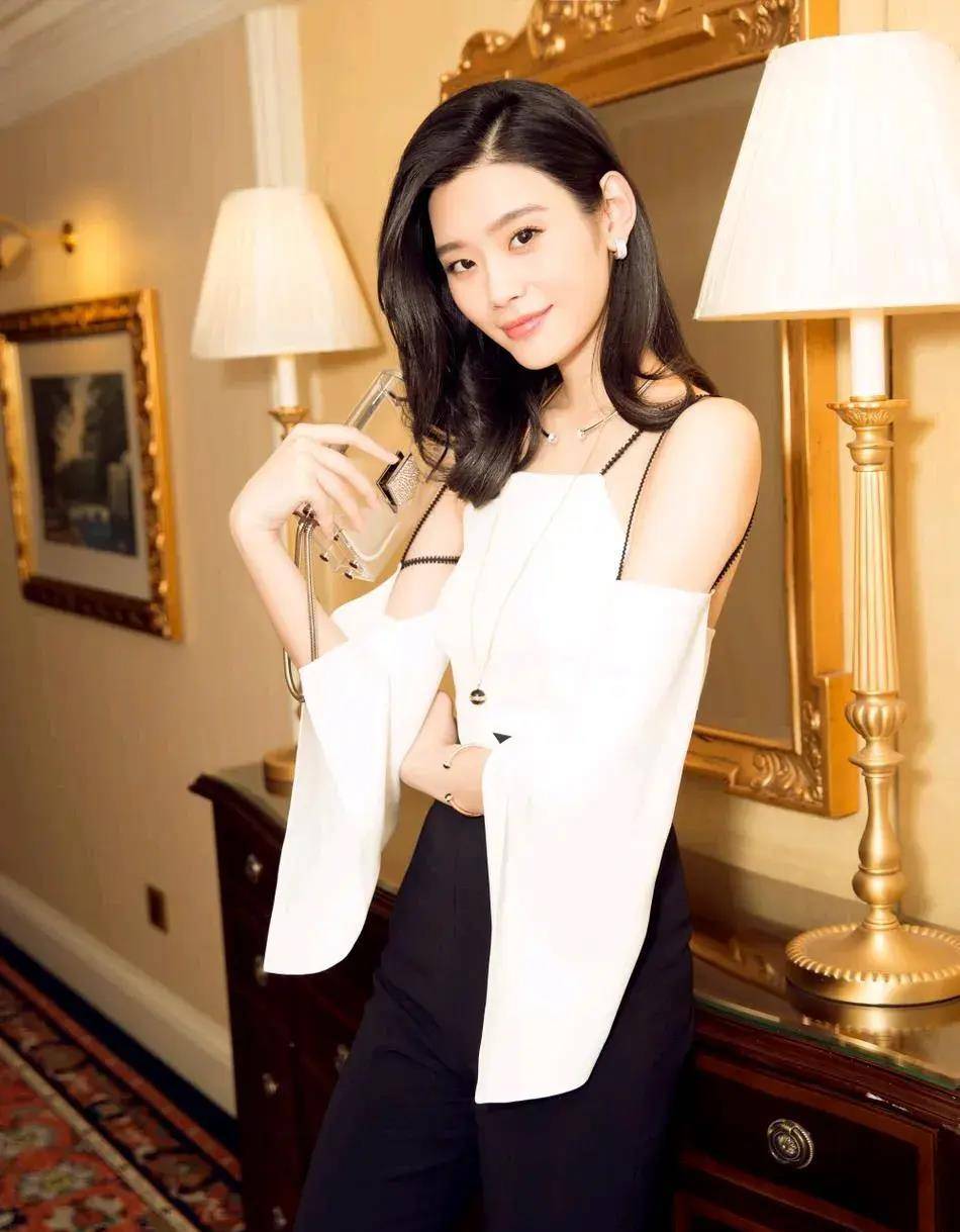 真心觉得奚梦瑶是名模里边最美的,她长得这么漂亮可以出圈了