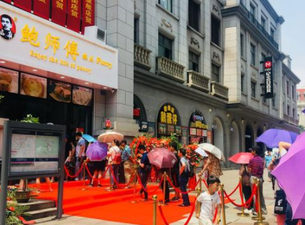 "不要辣,打包"成文和友"充场"暗号,当托12小时要排队10次