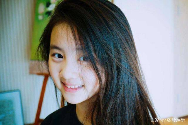 曾在14岁那年把初恋给了释小龙,全网禁止他整容,如今美如少女_杨晓丽
