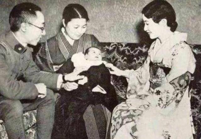 嵯峨浩的大女儿慧生因为爱上了一个日本青年,得不到家人的支持最终