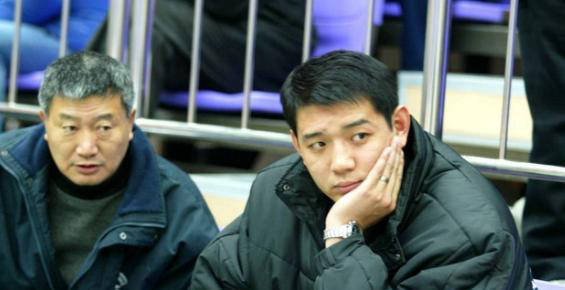 山东男篮新帅标准曝光,巩晓彬落选,王博成热门选择