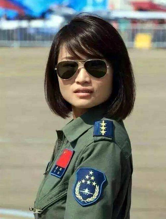 中国首位歼10女飞行员,牺牲时年仅30岁,葬礼当天36万人自发送行