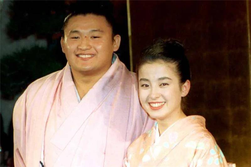 贵乃花光司是日本相扑界第65代横纲(相扑最高段位),是20世纪90年代的
