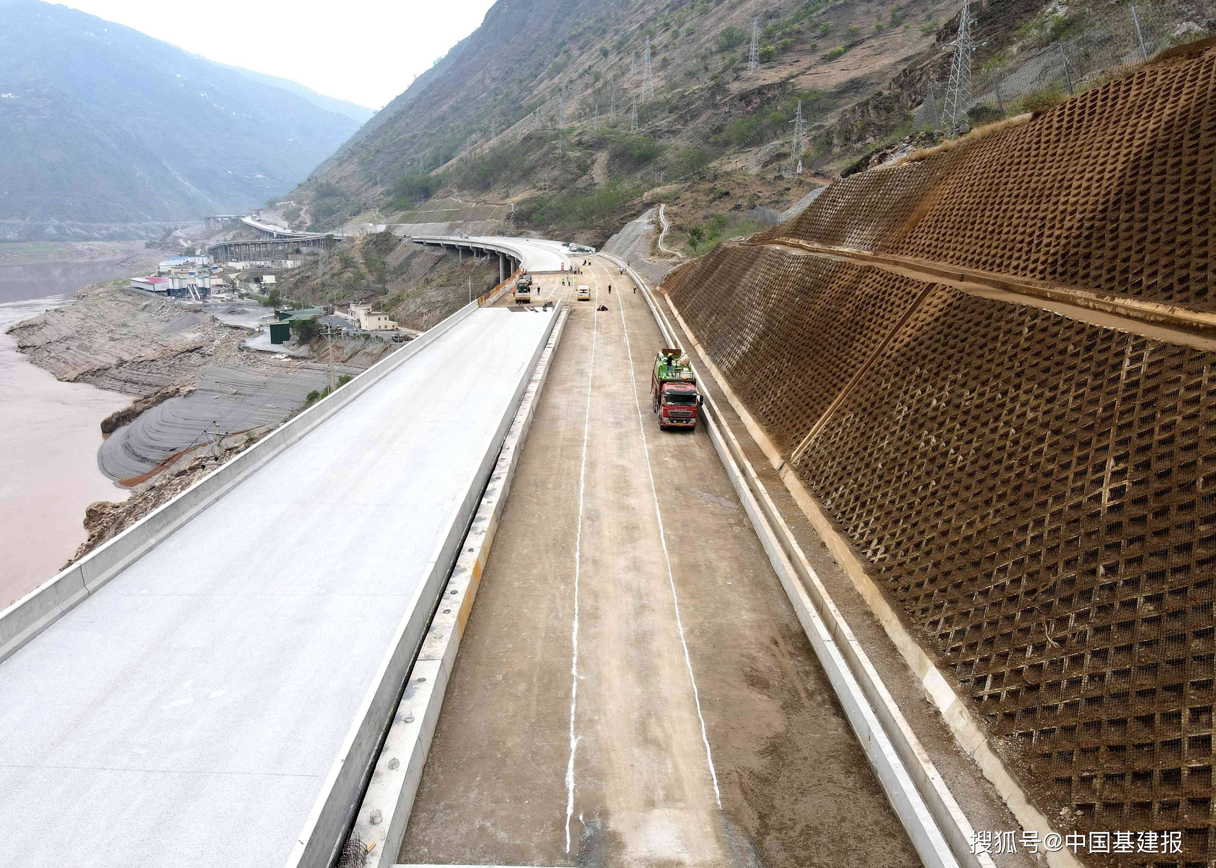 g4216沿江高速公路金宁段首段路基交工验收