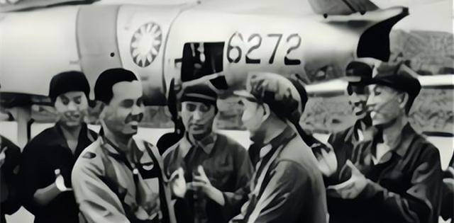 台湾飞行员徐廷泽驾机起义,4架战斗机紧急升空拦截,结果如何?