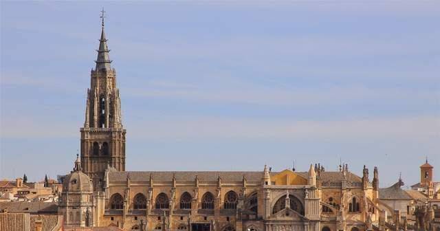 她的母亲正是卡斯蒂利亚女王伊莎贝拉一世,而父亲是阿拉贡国王斐迪南