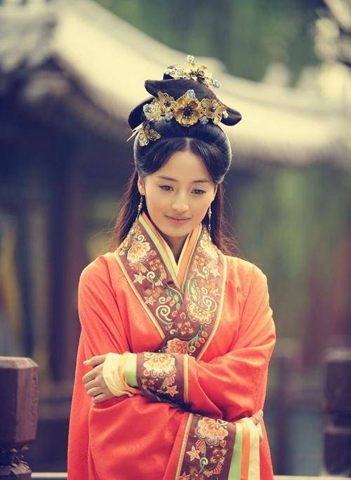 清朝第一美人有多美?18岁黑白照堪比女明星,却被慈禧耽误一生