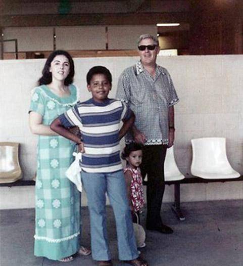 奥巴马母亲:未婚先孕嫁黑人男友,再婚嫁美籍华人,53岁患癌逝世