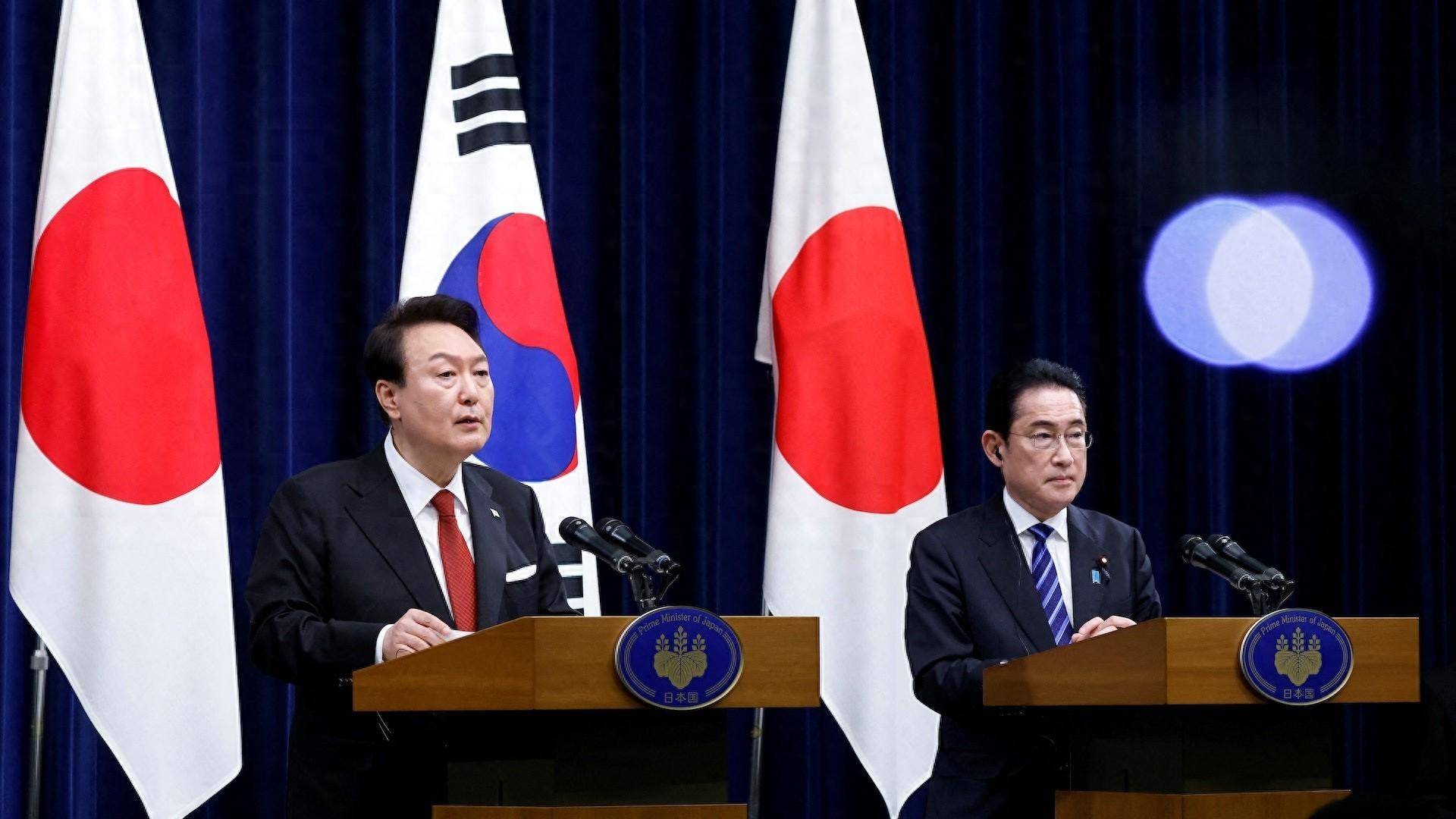 日本政府不顾国际社会的强烈反对和抨击,坚持将福岛核电站的核污染水