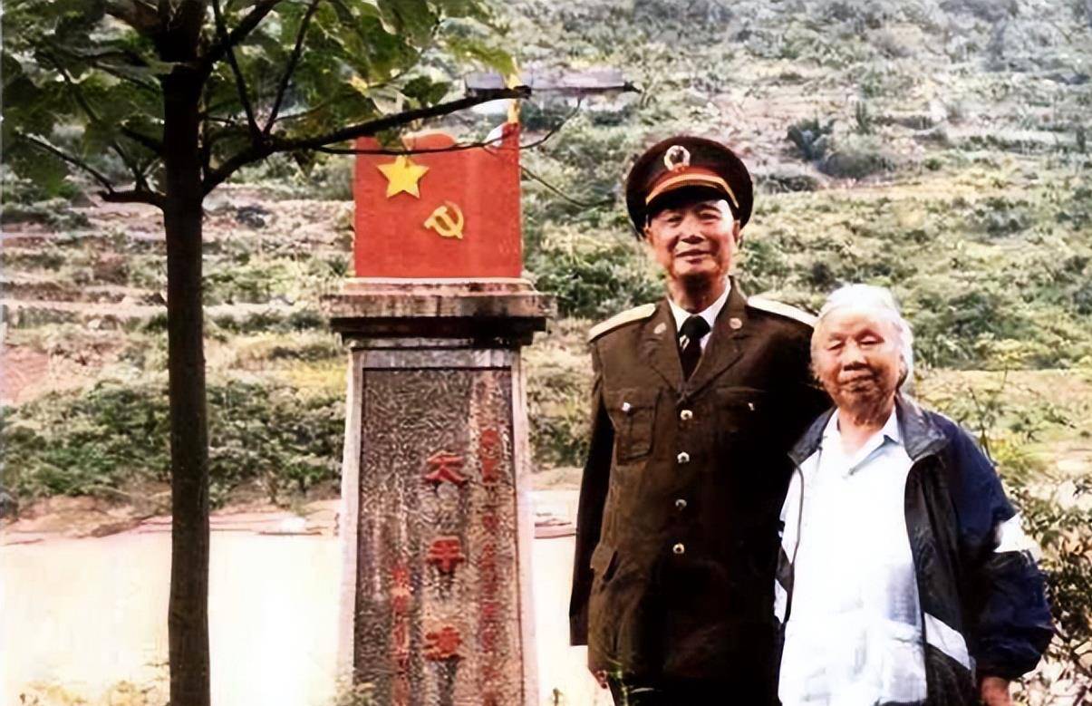 二渡赤水后,张震因一碗酒误事,担架上躺40天,差点留地方打游击