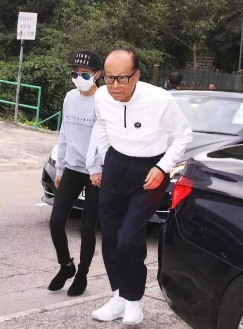 隐姓埋名20余年,如今李嘉诚补偿她700亿_李思德_生活_李泽钜