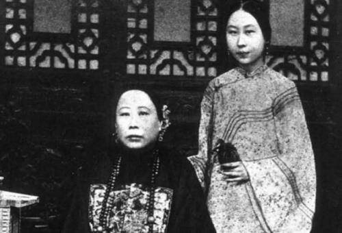 穷,兄妹二人干脆结婚,生下一子成家喻户晓的名人_李殿华_女孩_李鸿章