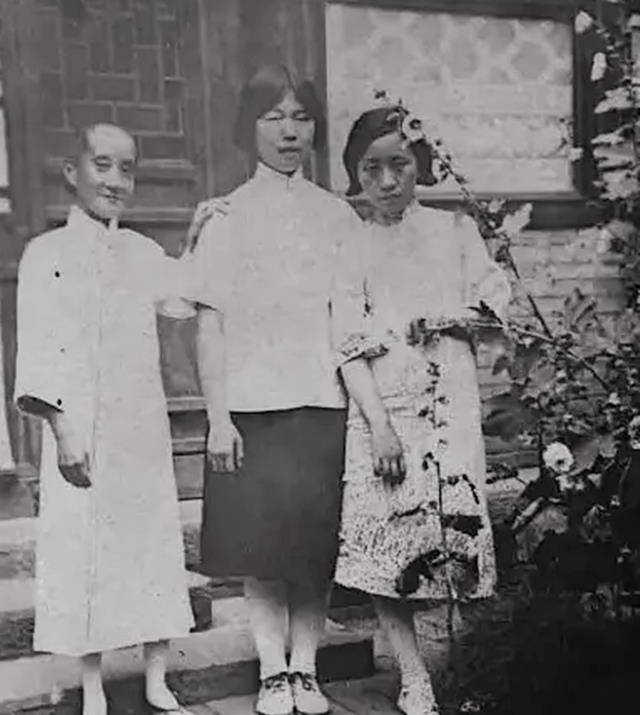 鲁迅死后,二房停了朱安生活费,朱安卖鲁迅的藏书和作品维持生计