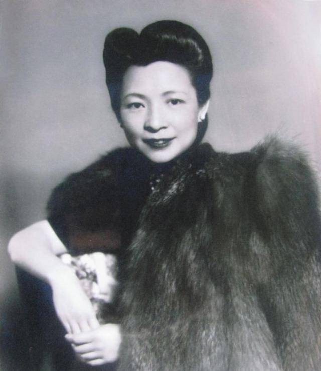 民国绝色名媛,拒绝财政部长嫁阴沟博士,再嫁保险经理一生当后妈