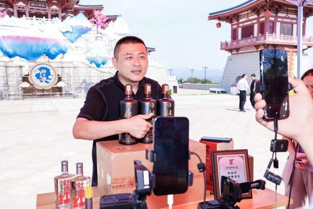 豫酒品牌溯源行在洛阳举办,杜康联合网红达人共促消费