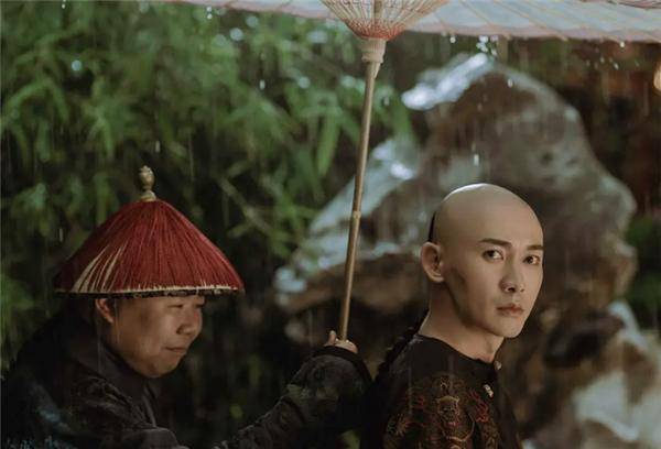 所以,他常常把没有动过的菜赏给亲近的大臣,也是皇恩浩荡的一种