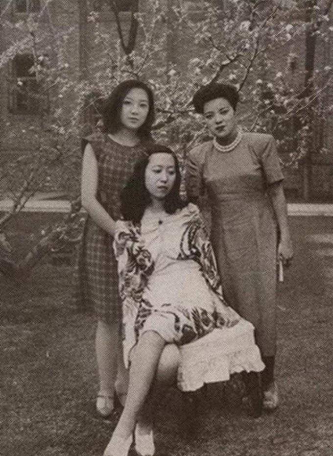 张爱玲为何把270万遗产给朋友,却不分亲弟一分钱?隐情令人心酸